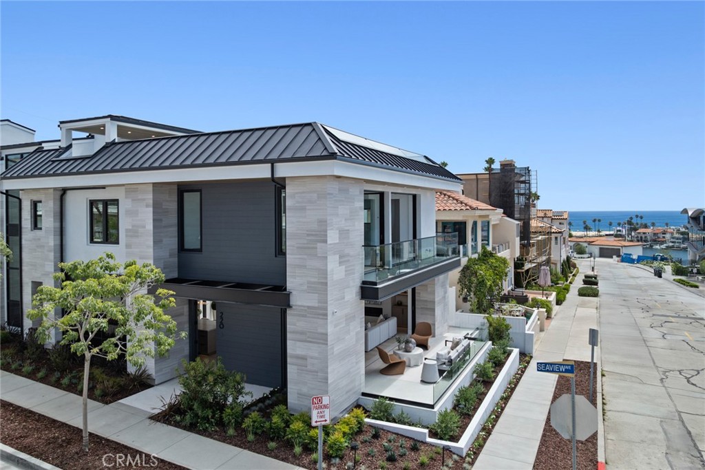 220 Carnation Ave.