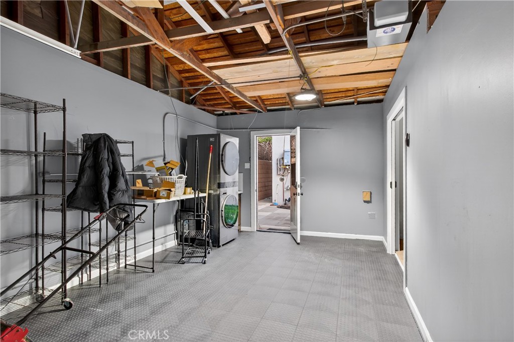 225 Iris Avenue