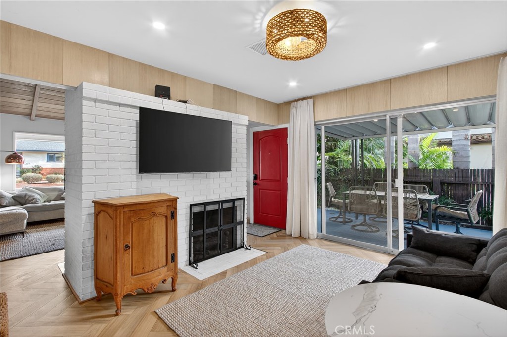 225 Iris Avenue