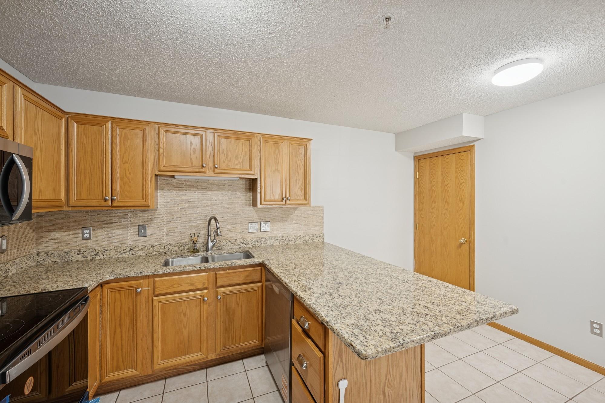 2775 Ranchview Lane N Unit: 10