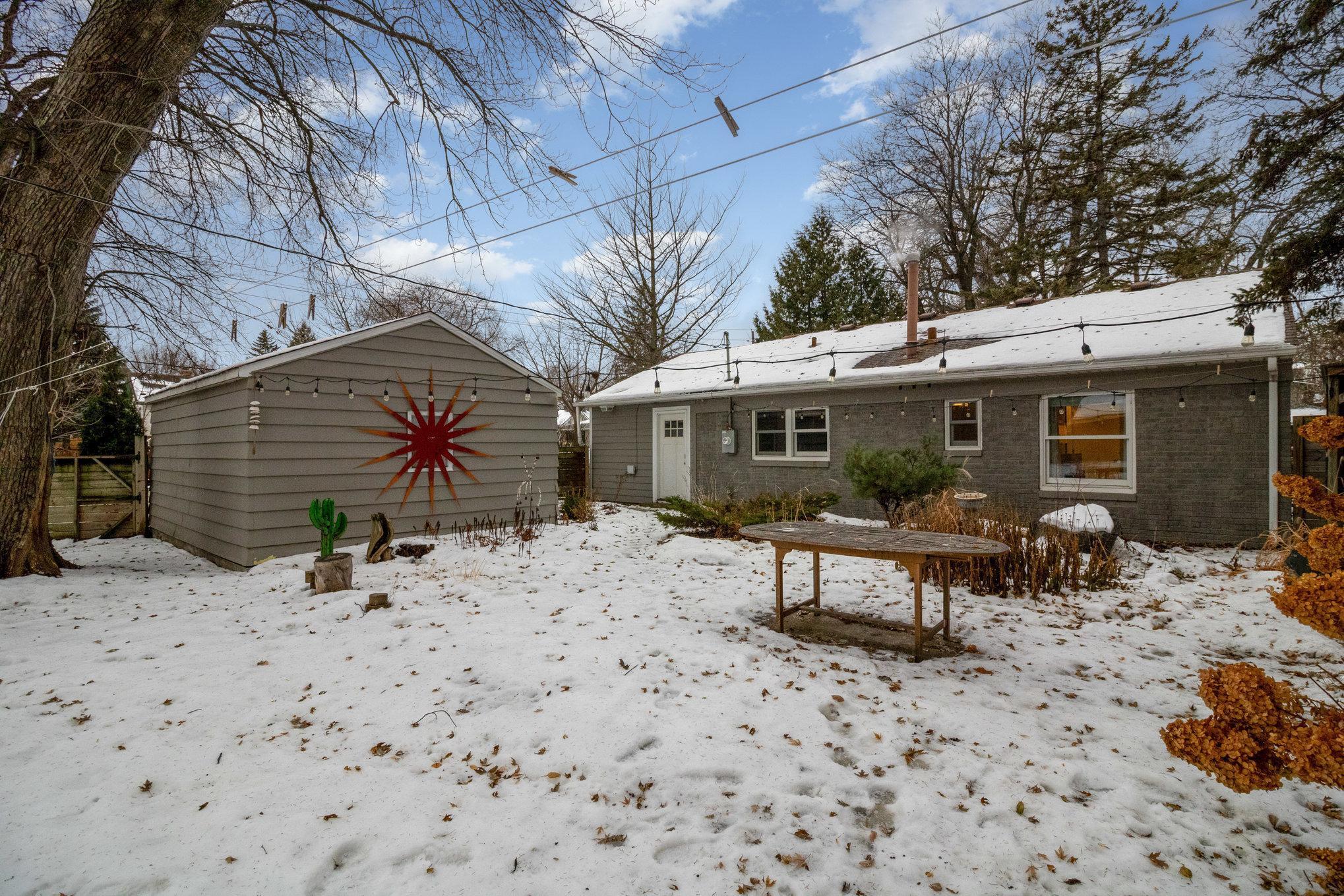 3305 Arthur Street NE