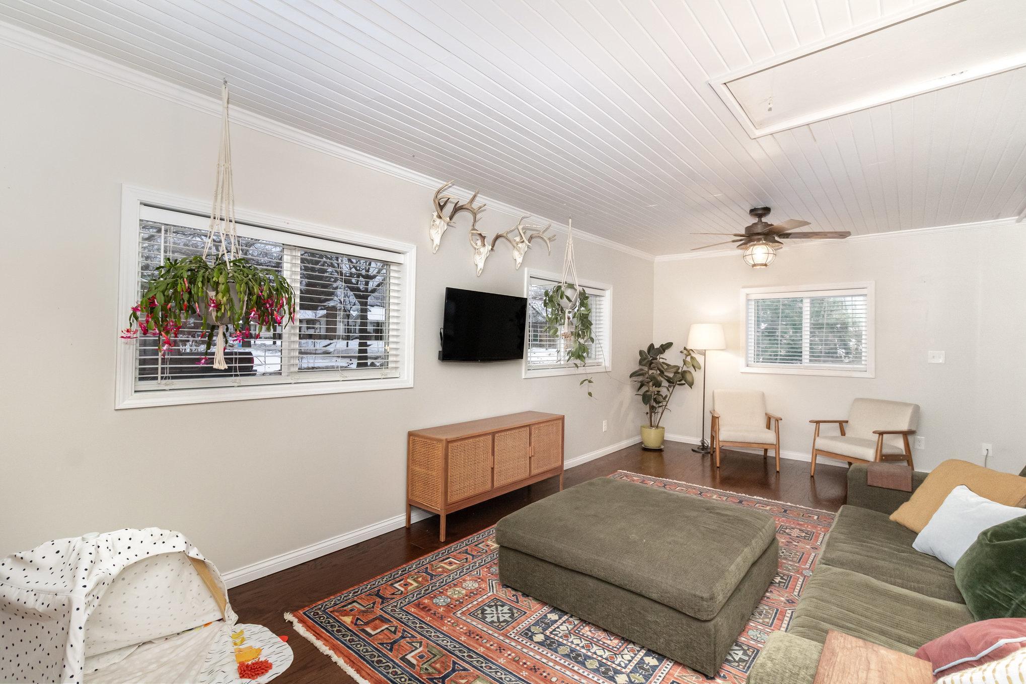 3305 Arthur Street NE