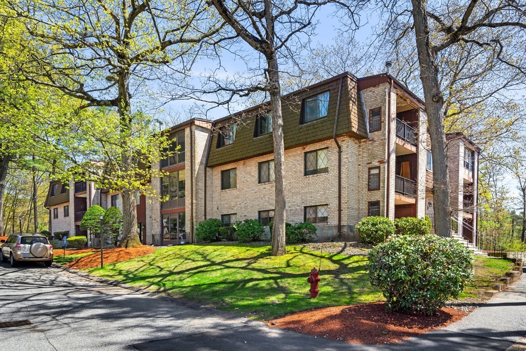 3 Greenbriar Dr # 103