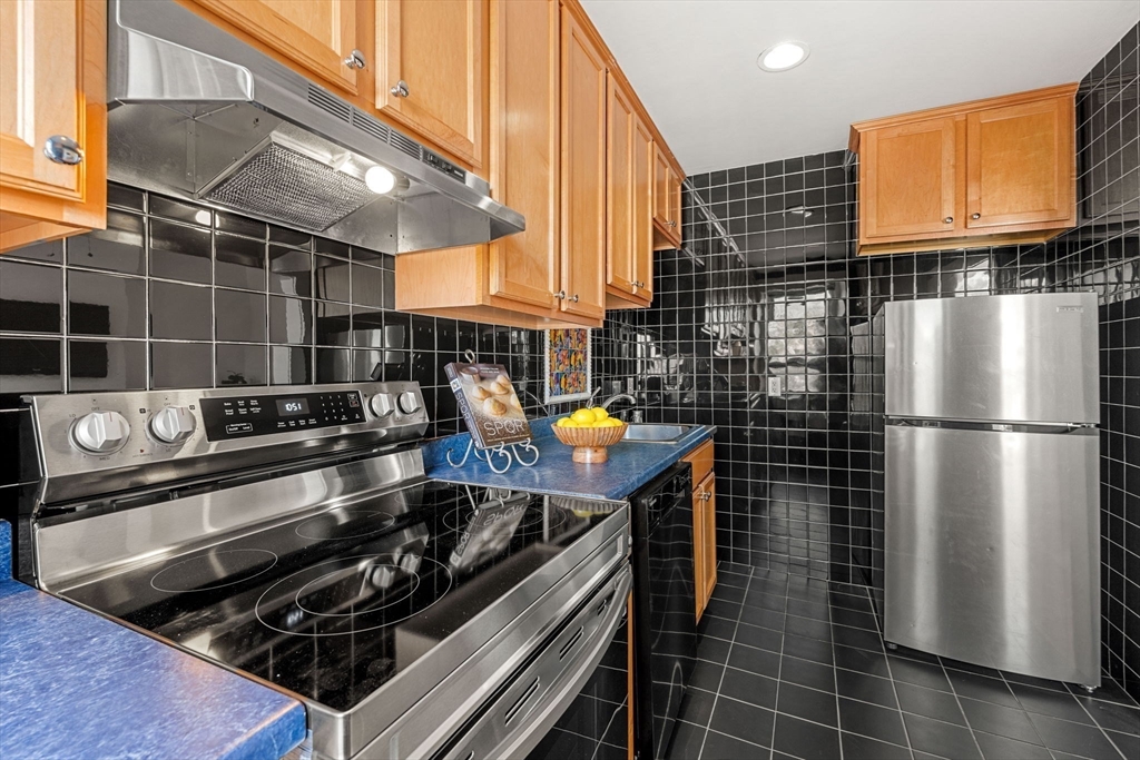 77 Pearl St # 3