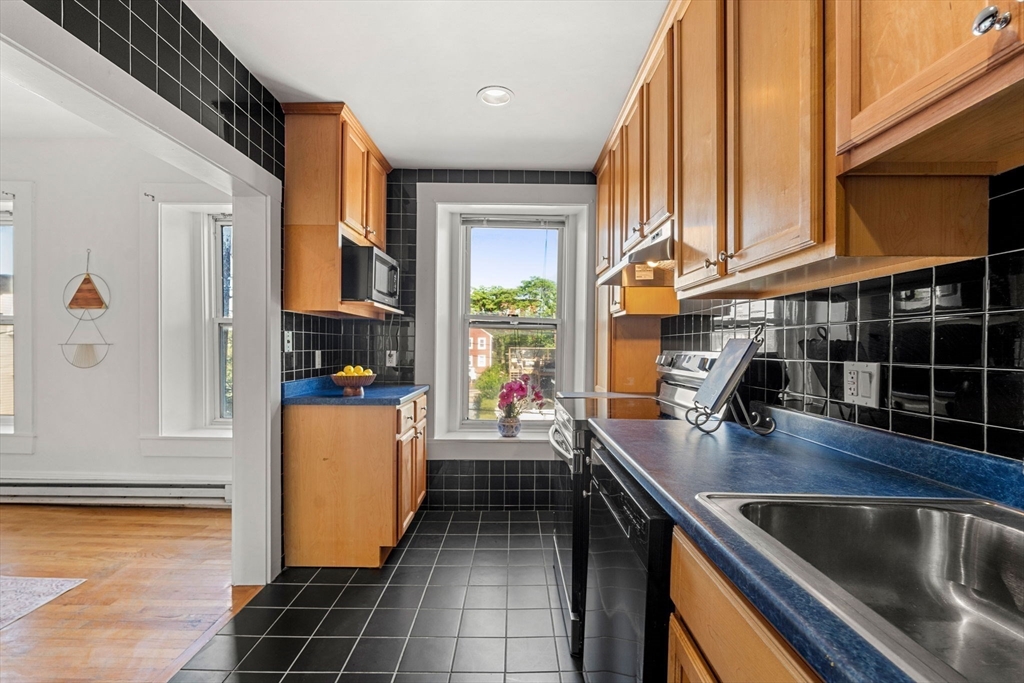 77 Pearl St # 3