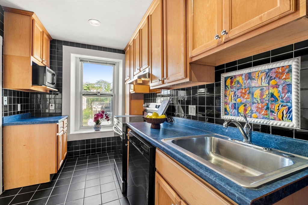 77 Pearl St # 3