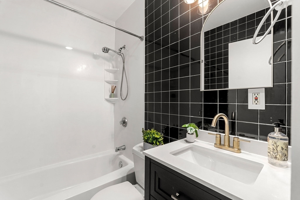 77 Pearl St # 3