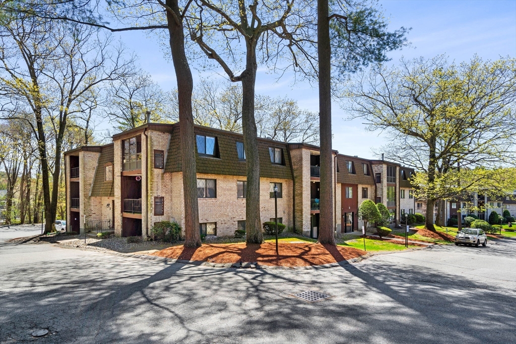 3 Greenbriar Dr # 103