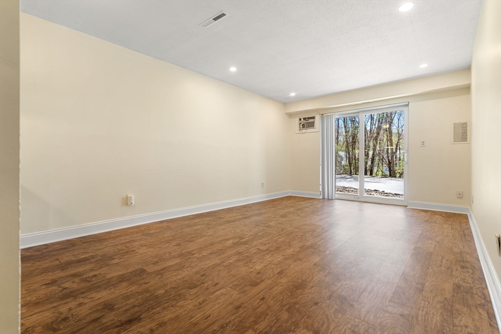 3 Greenbriar Dr # 103