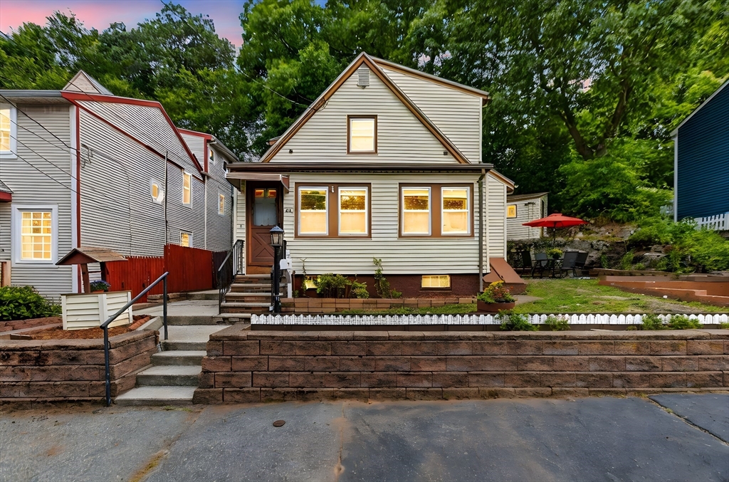 60 Haines St