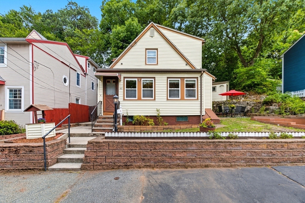 60 Haines St