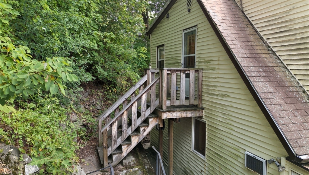 60 Haines St