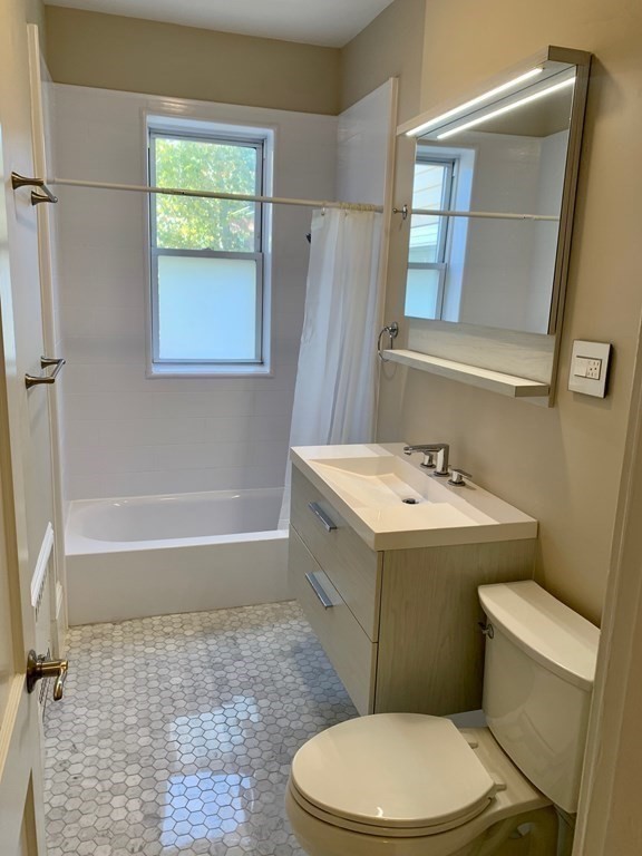 34 Parkman St # 6, Brookline Unit: 6