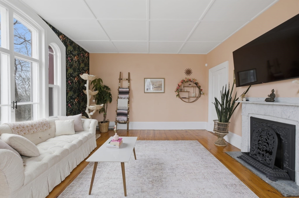 4 Mount Vernon St # 3