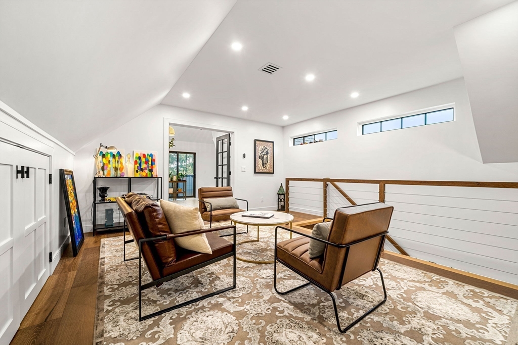 122 Livingstone Ave