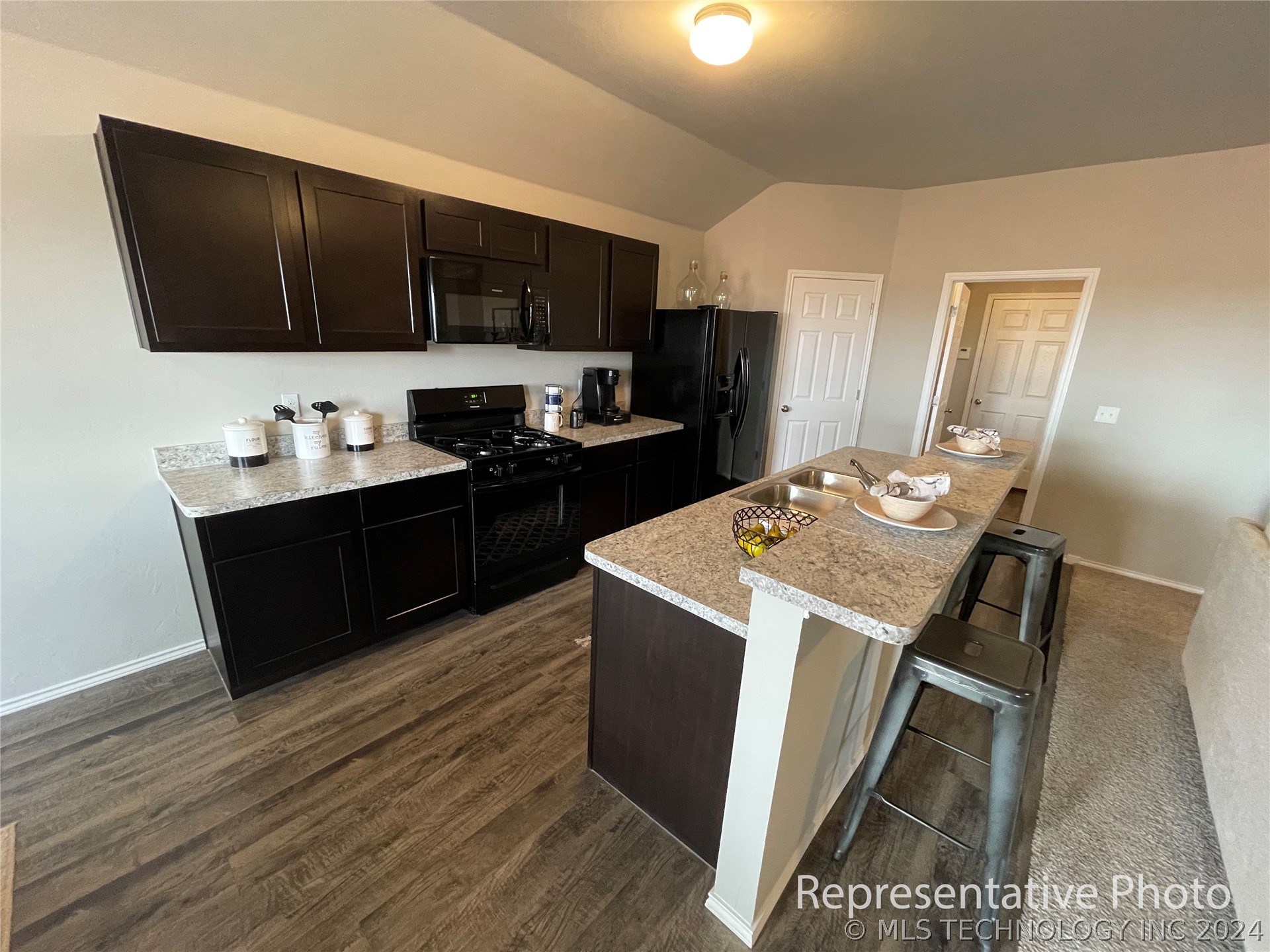 7526 E 144th Place N