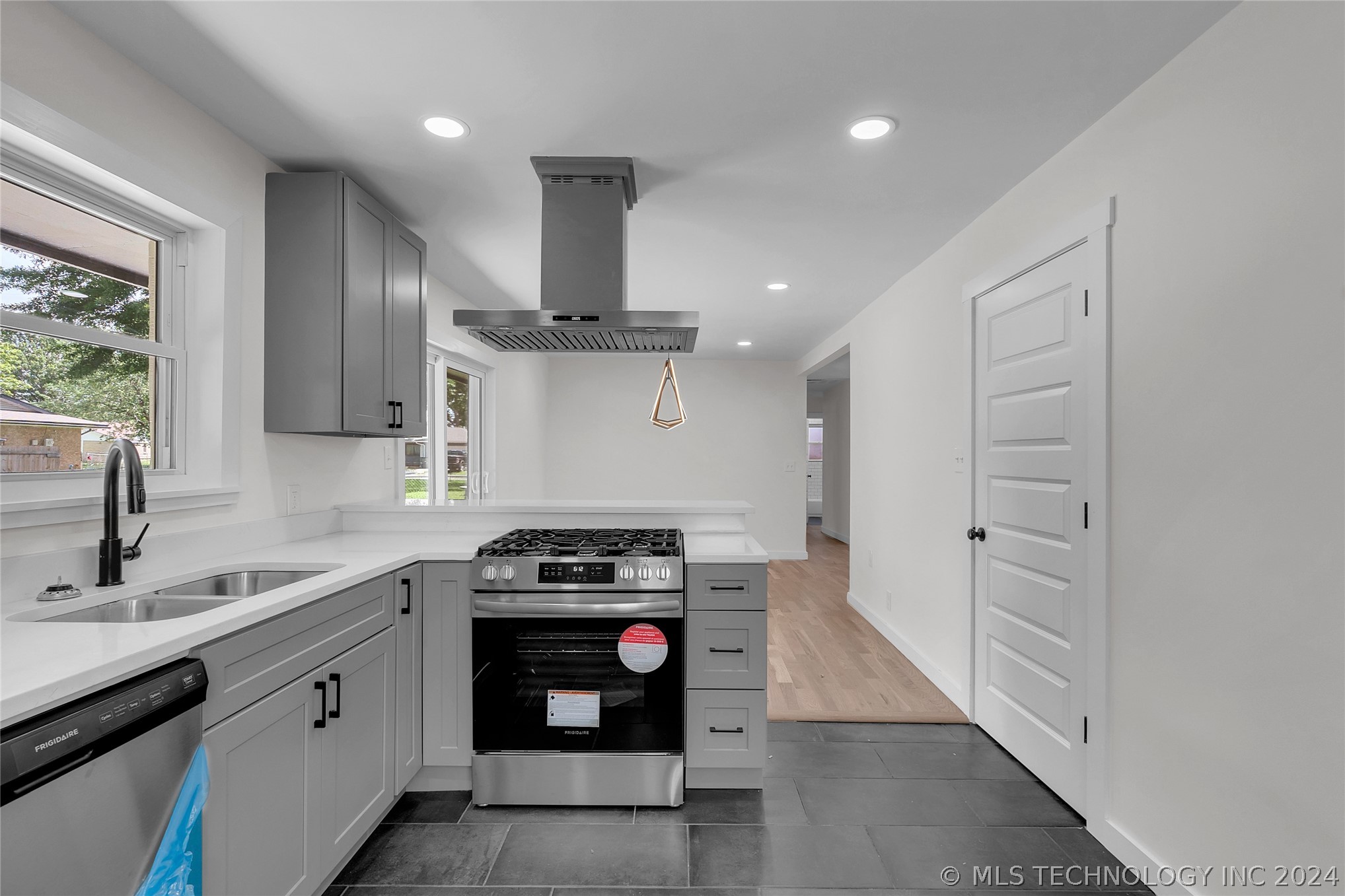 3431 S 116th Place