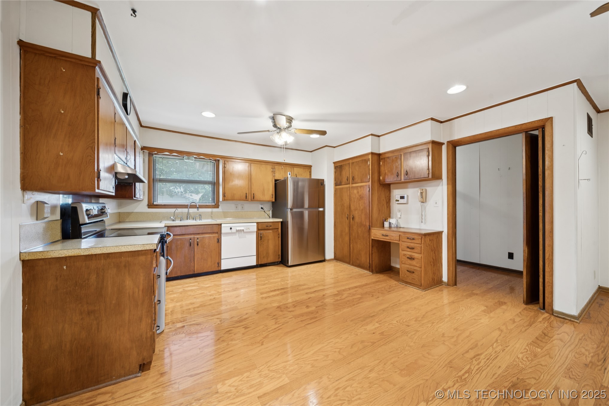 5350 E 27th Place