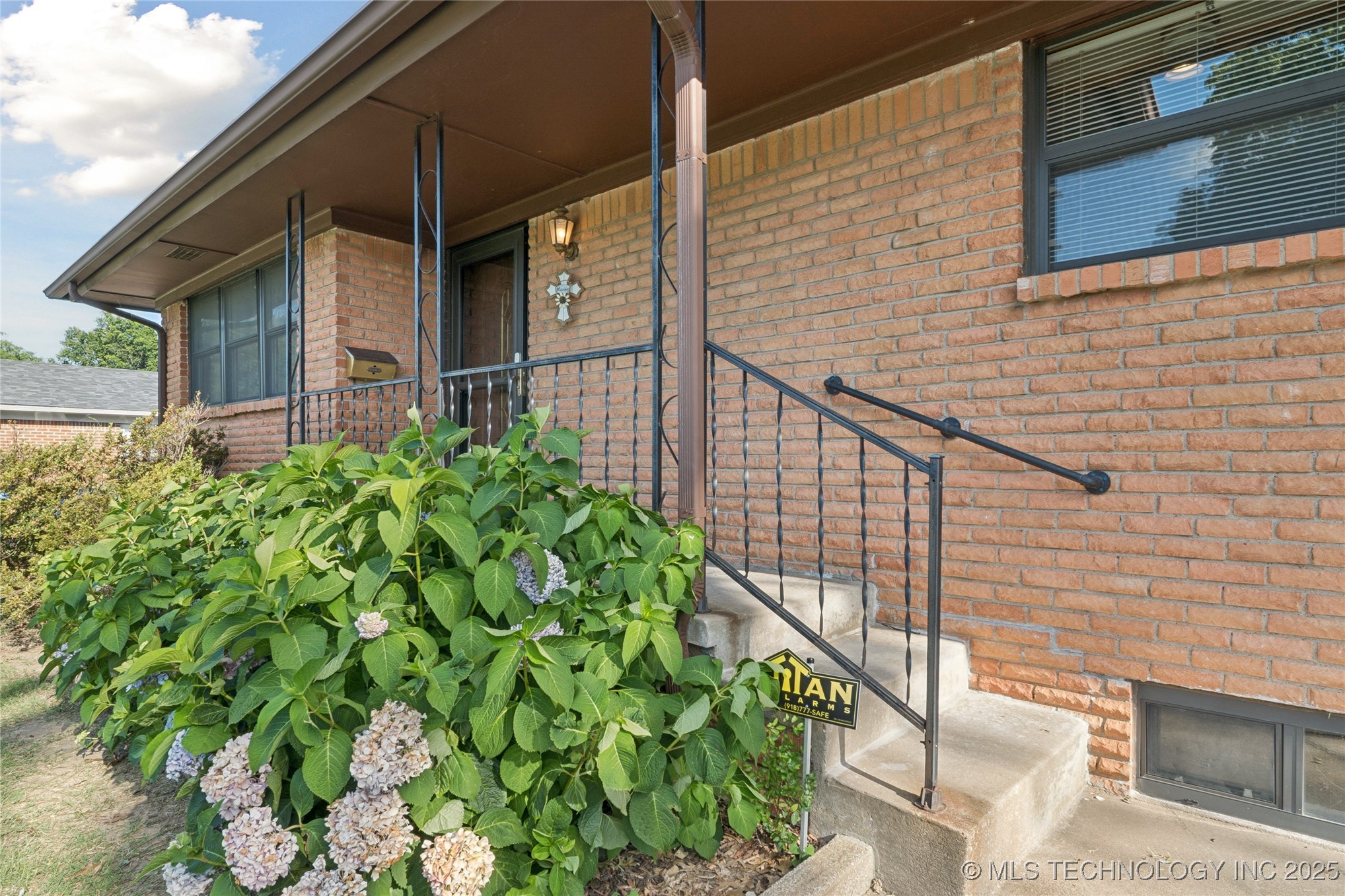 5350 E 27th Place