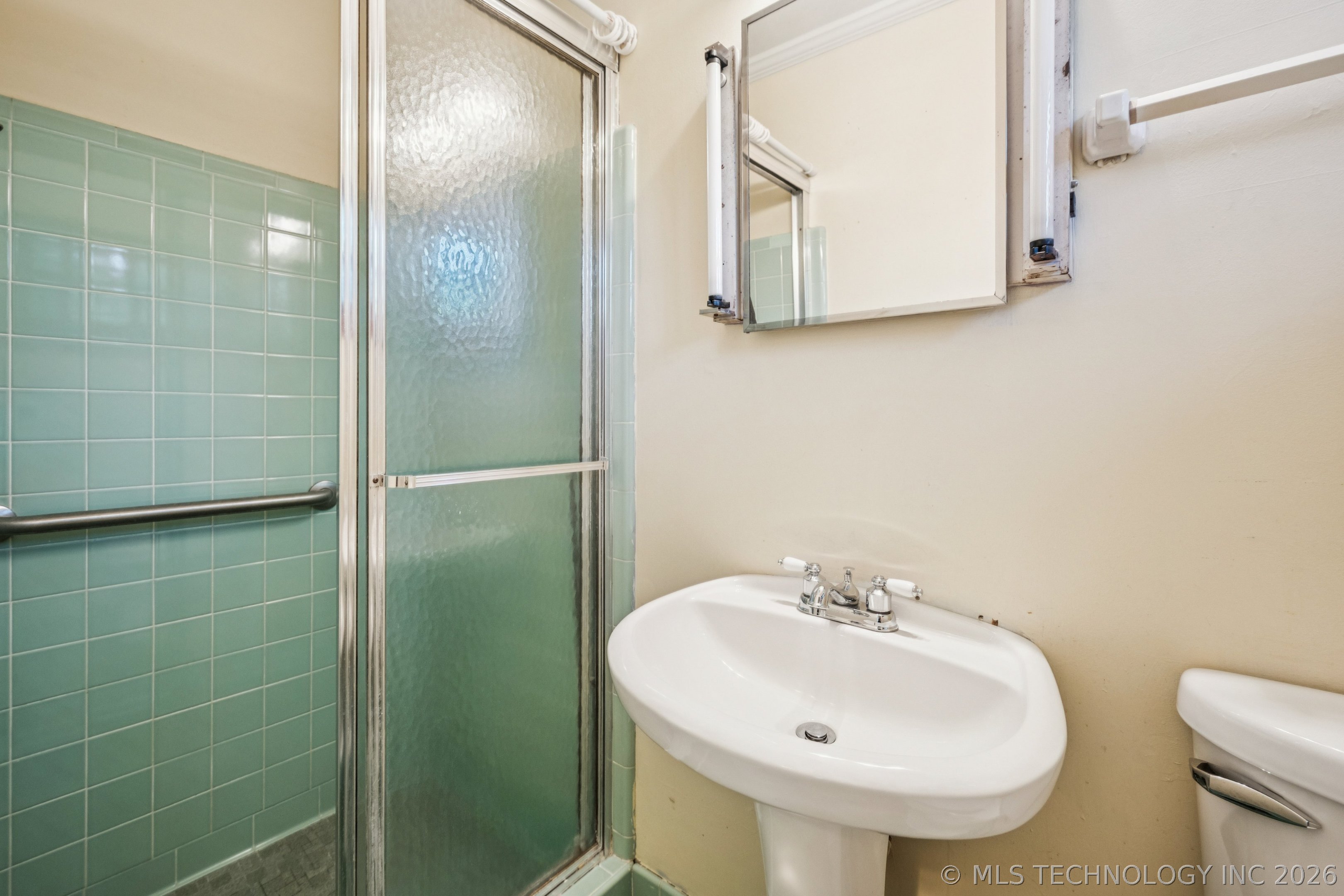 5116 E 27th Place