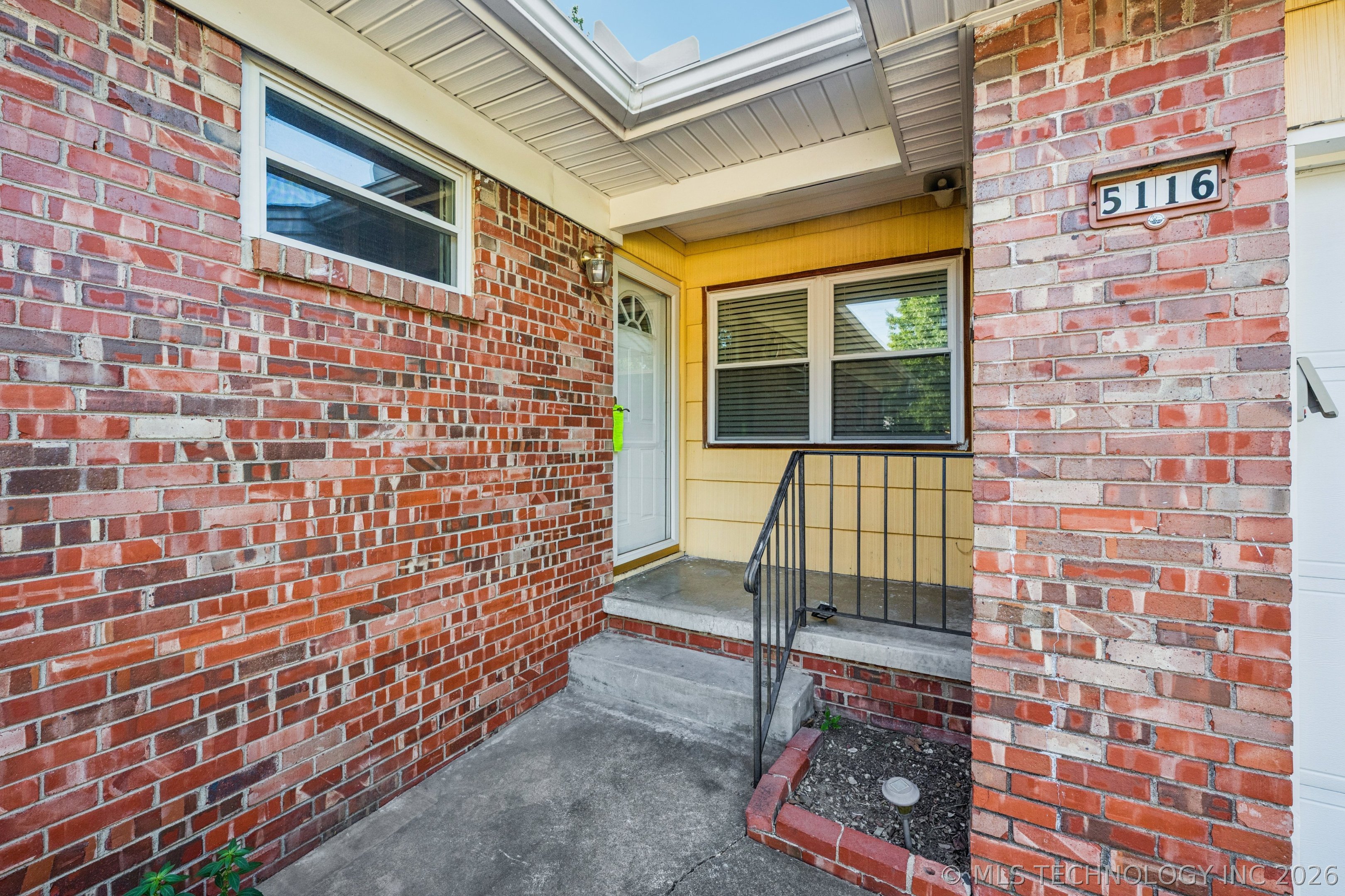 5116 E 27th Place