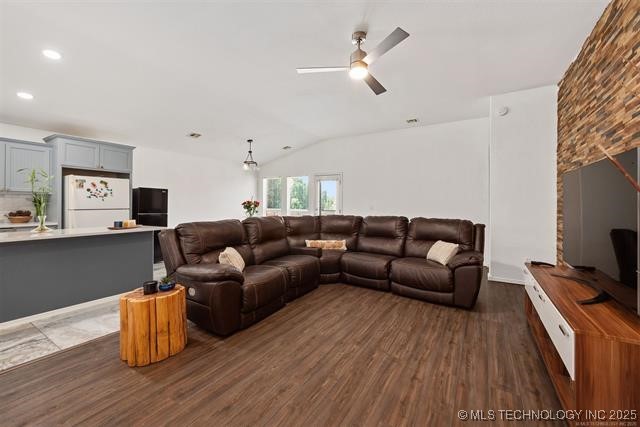 11607 E 105th Street North