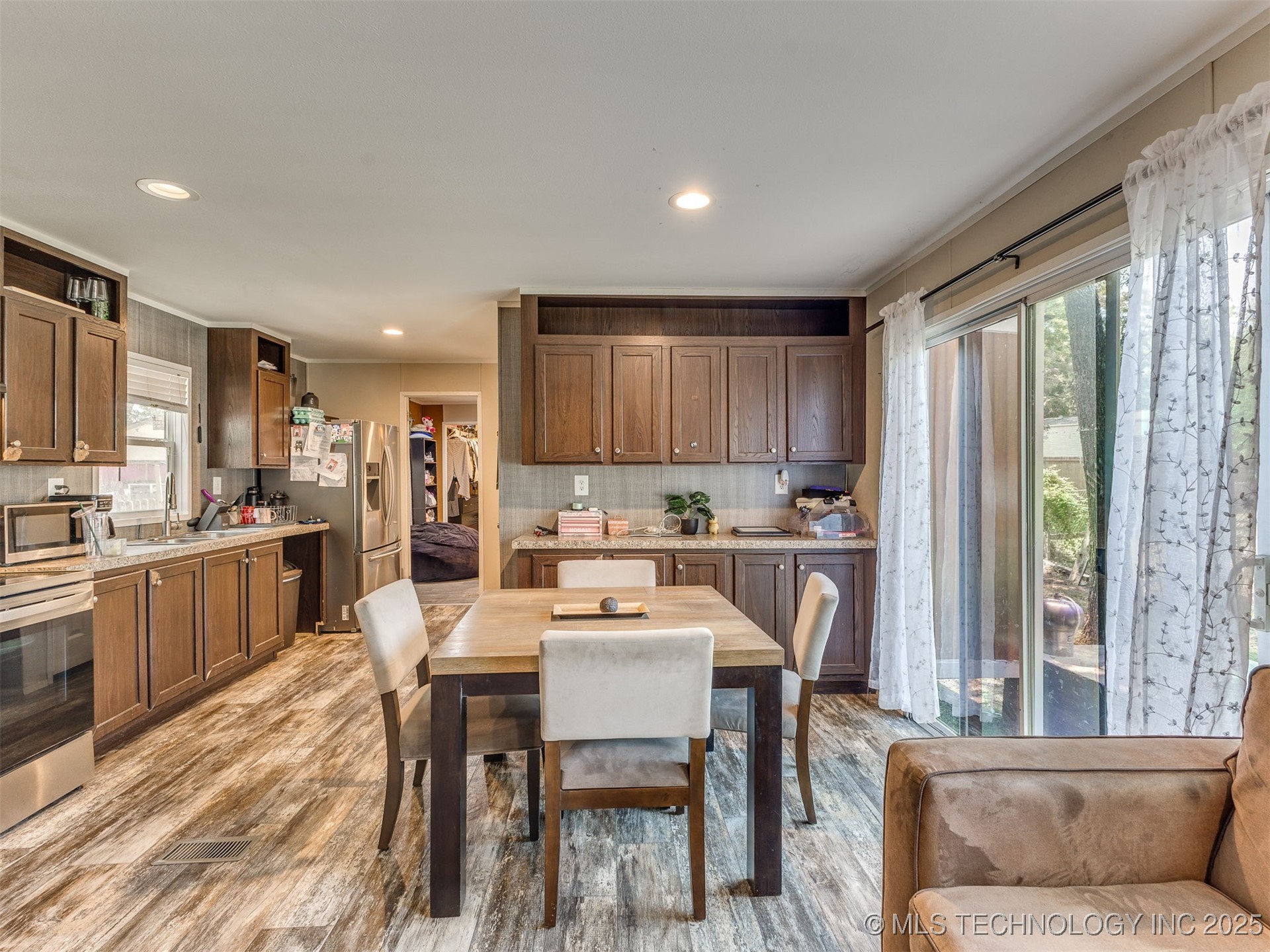 950 W 138th Place