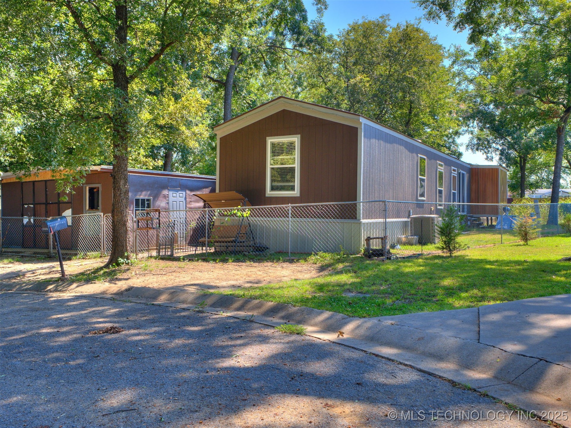 950 W 138th Place
