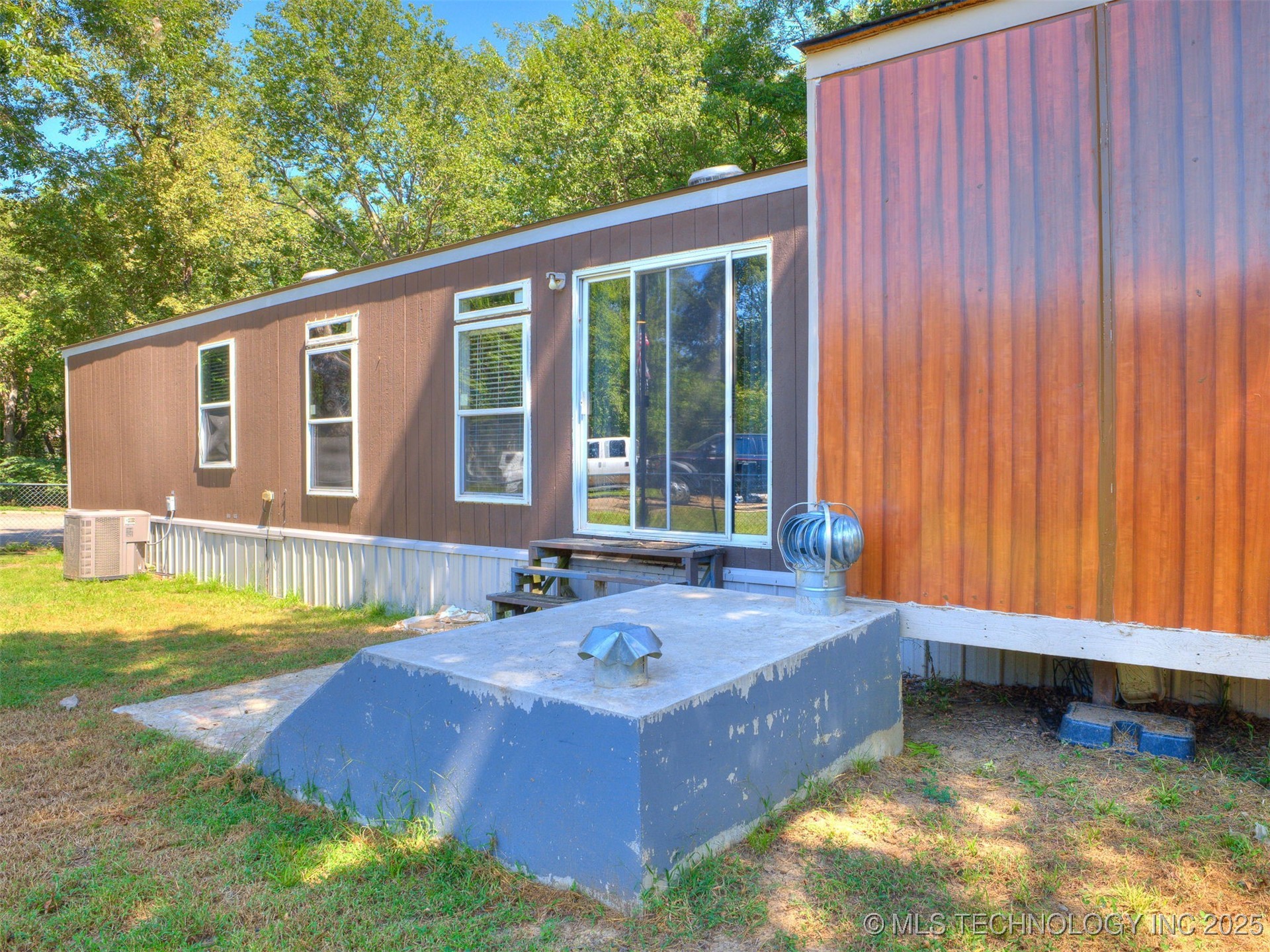 950 W 138th Place