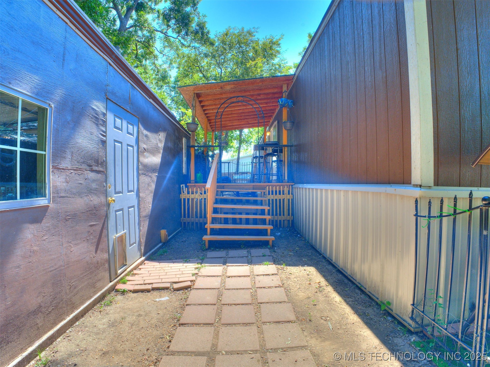 950 W 138th Place