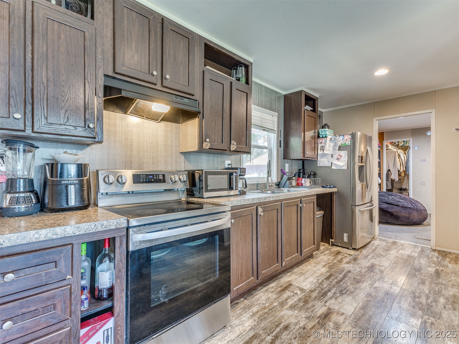 950 W 138th Place