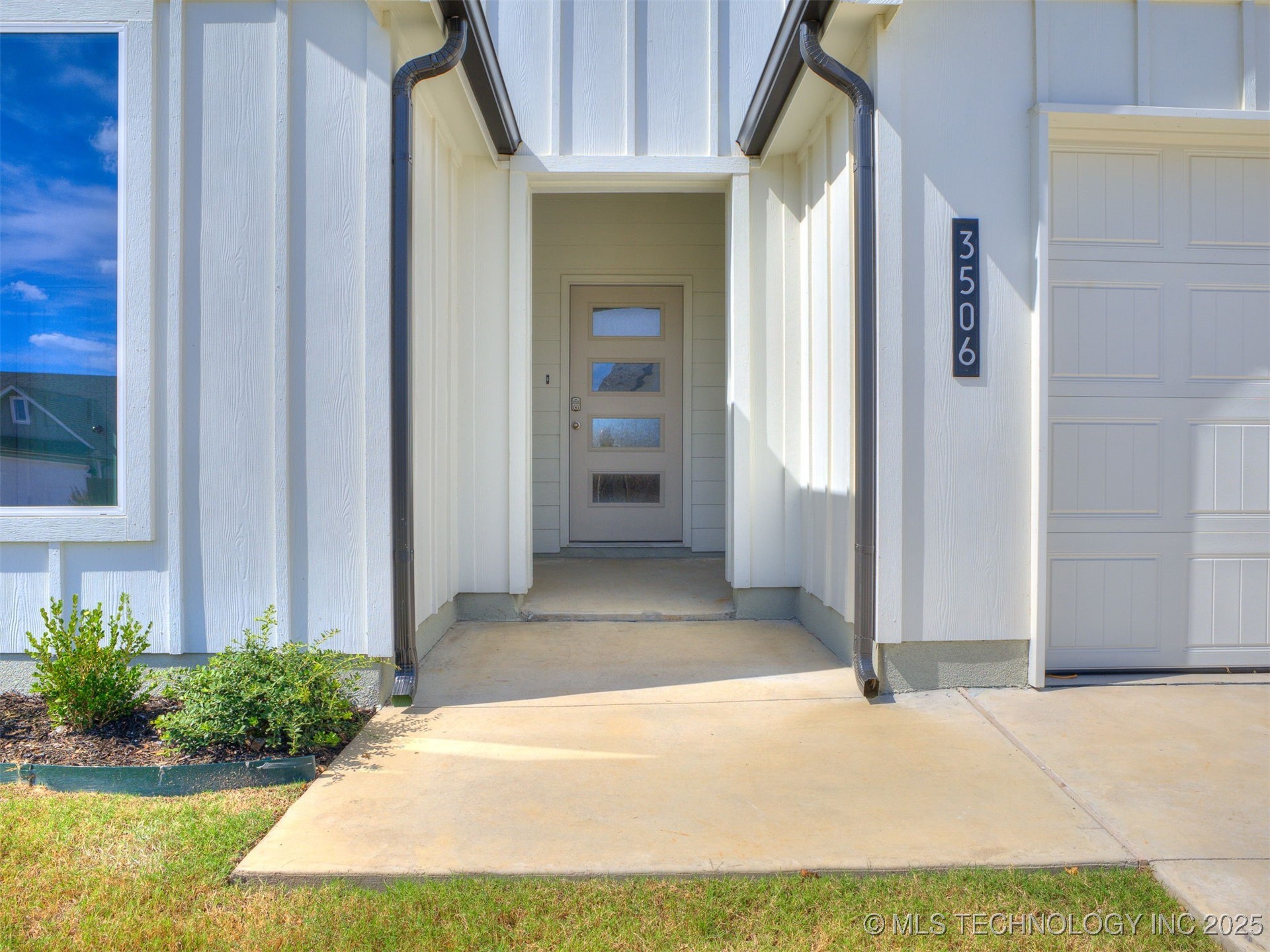 3506 N 37th Place