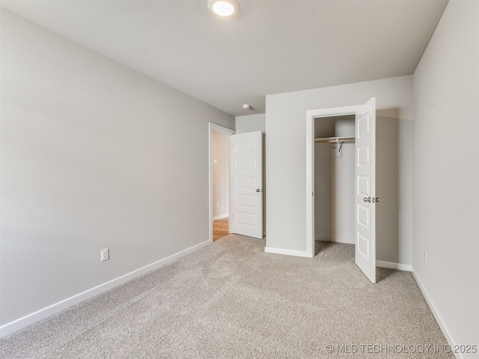 3506 N 37th Place