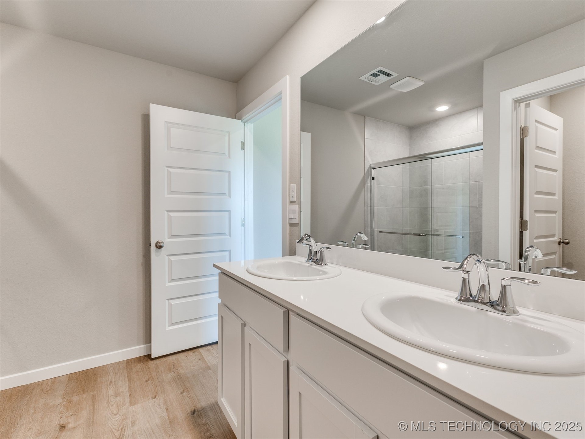3506 N 37th Place