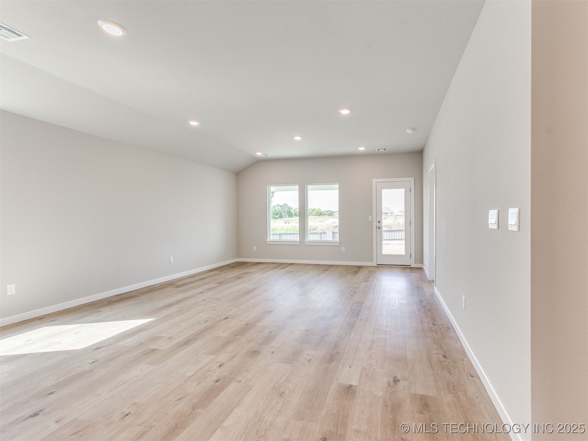 3506 N 37th Place