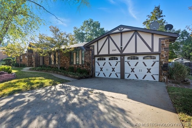 2549 SE Regency Road