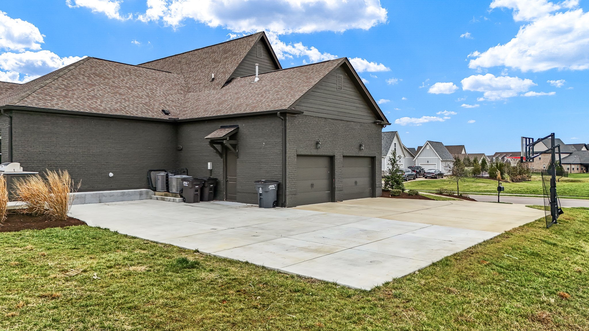 6817 Chatterton Dr