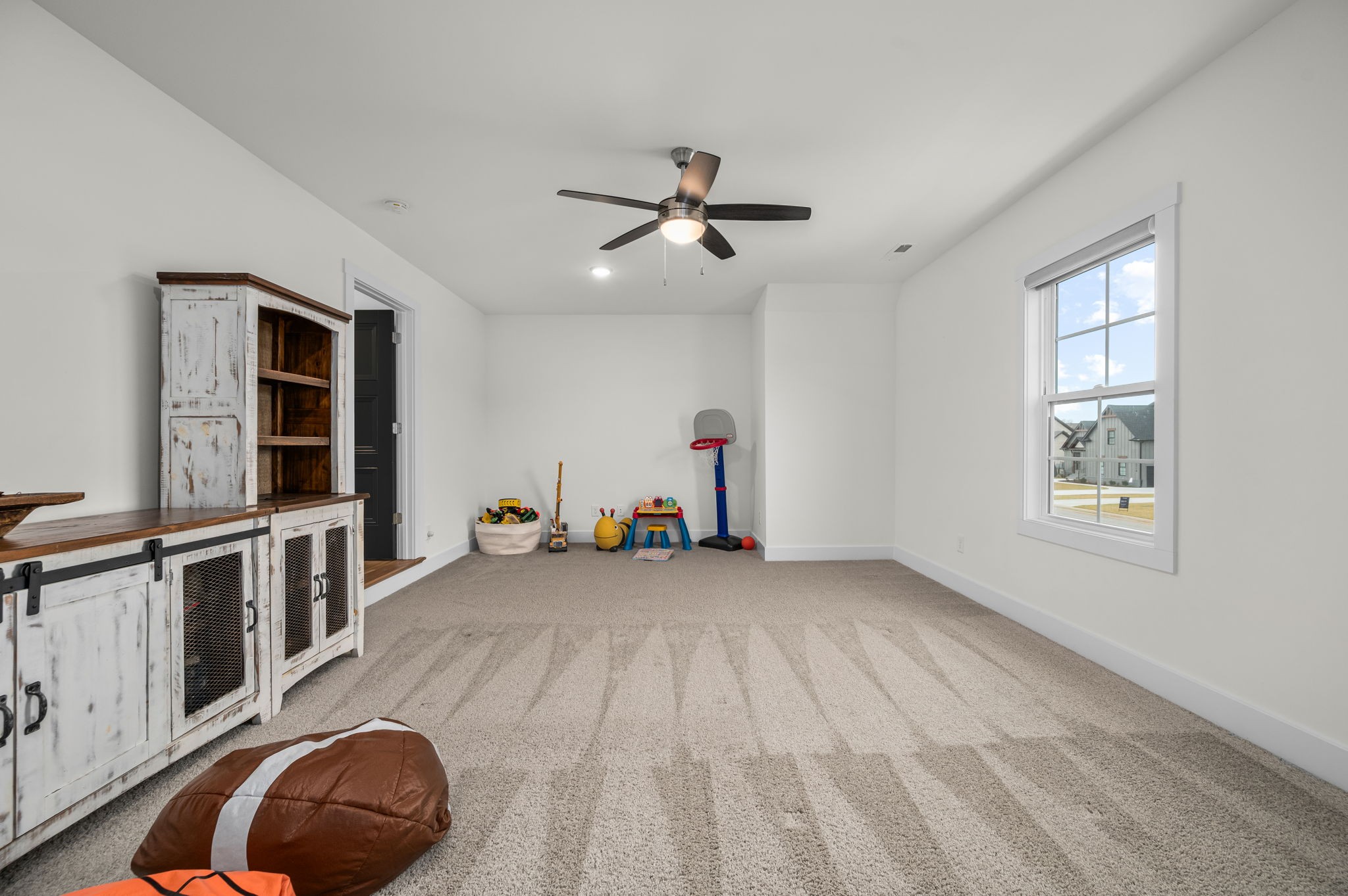 2707 Congress Dr