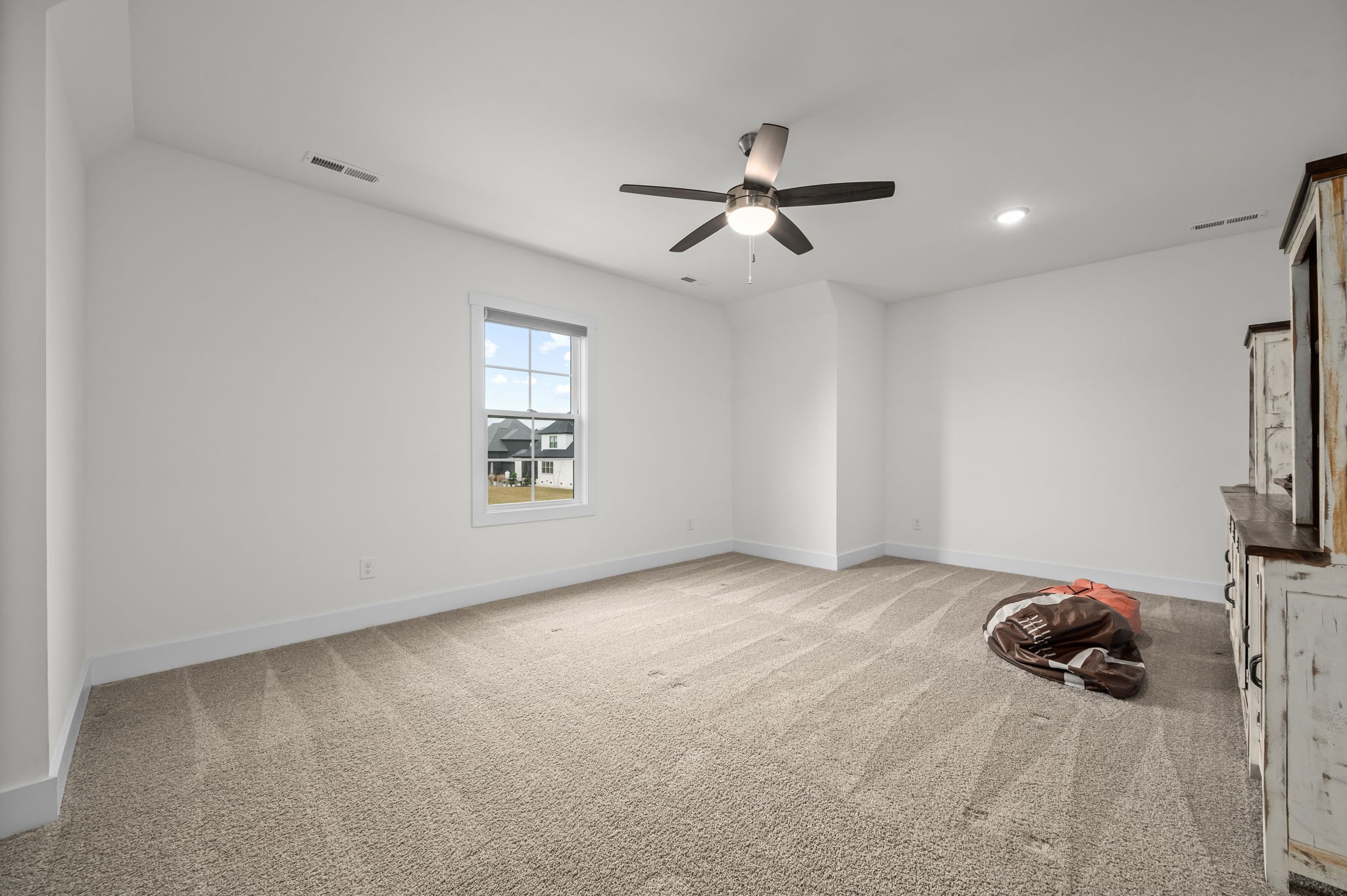 2707 Congress Dr