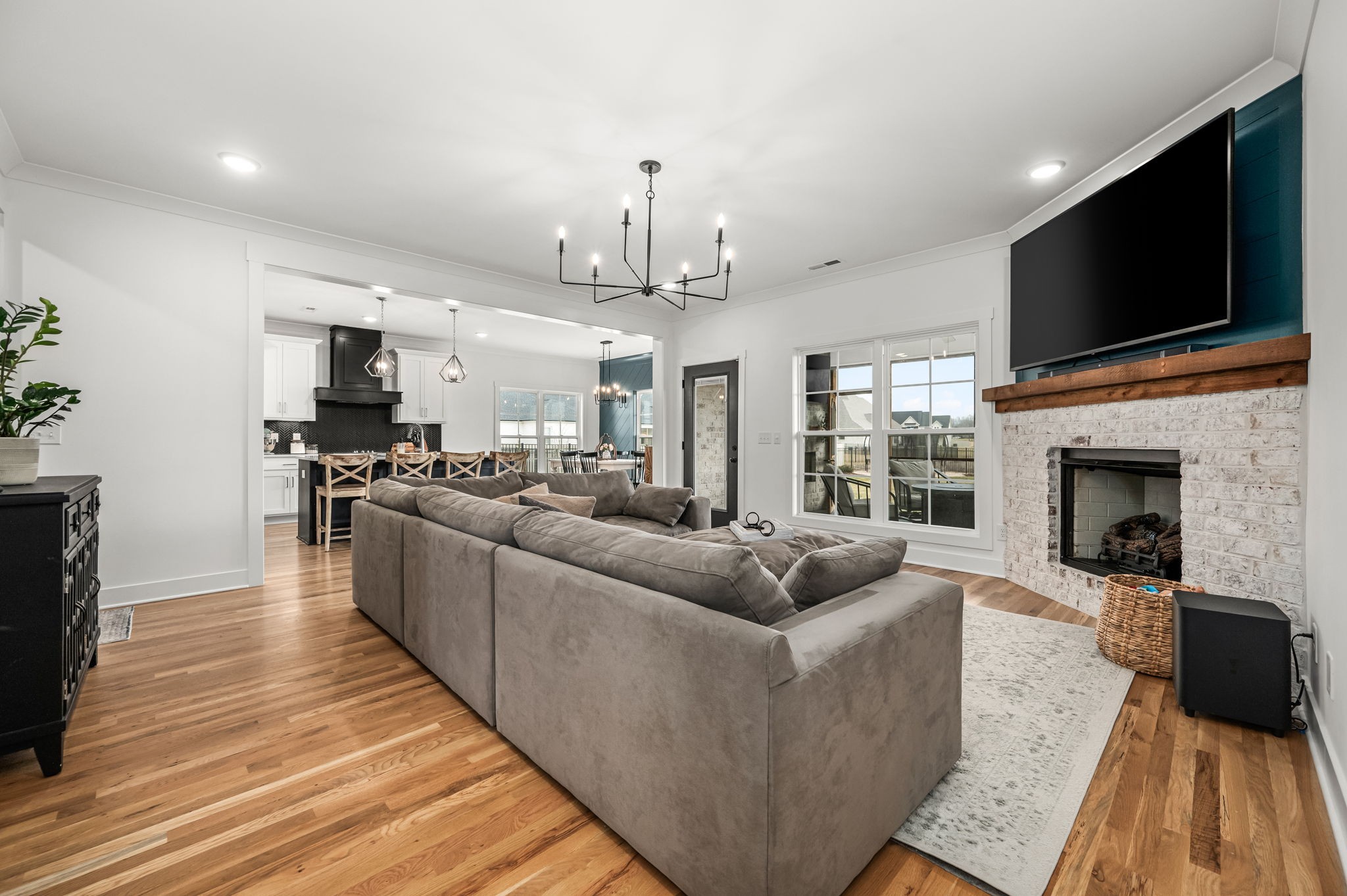 2707 Congress Dr