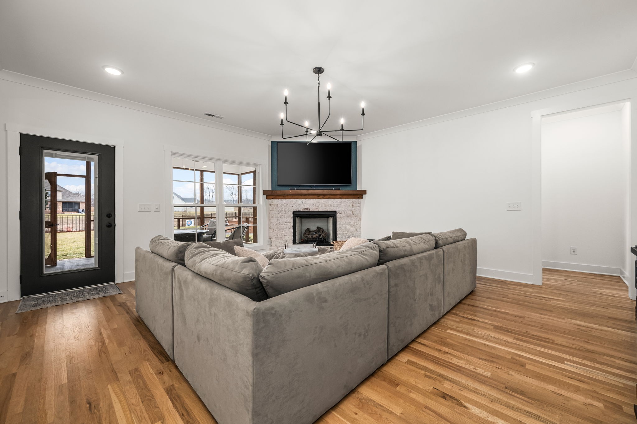 2707 Congress Dr