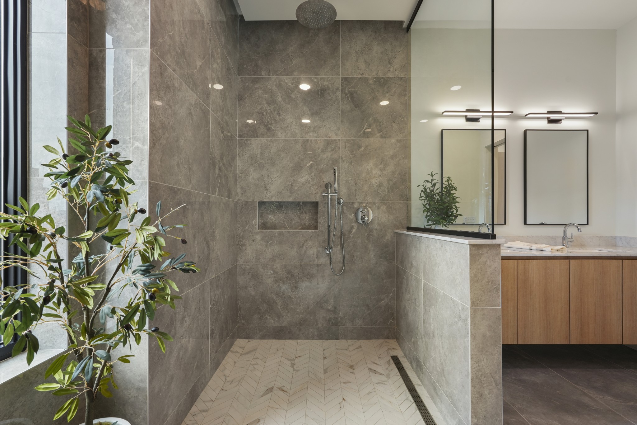 1030 17th Ave, S Unit: 301