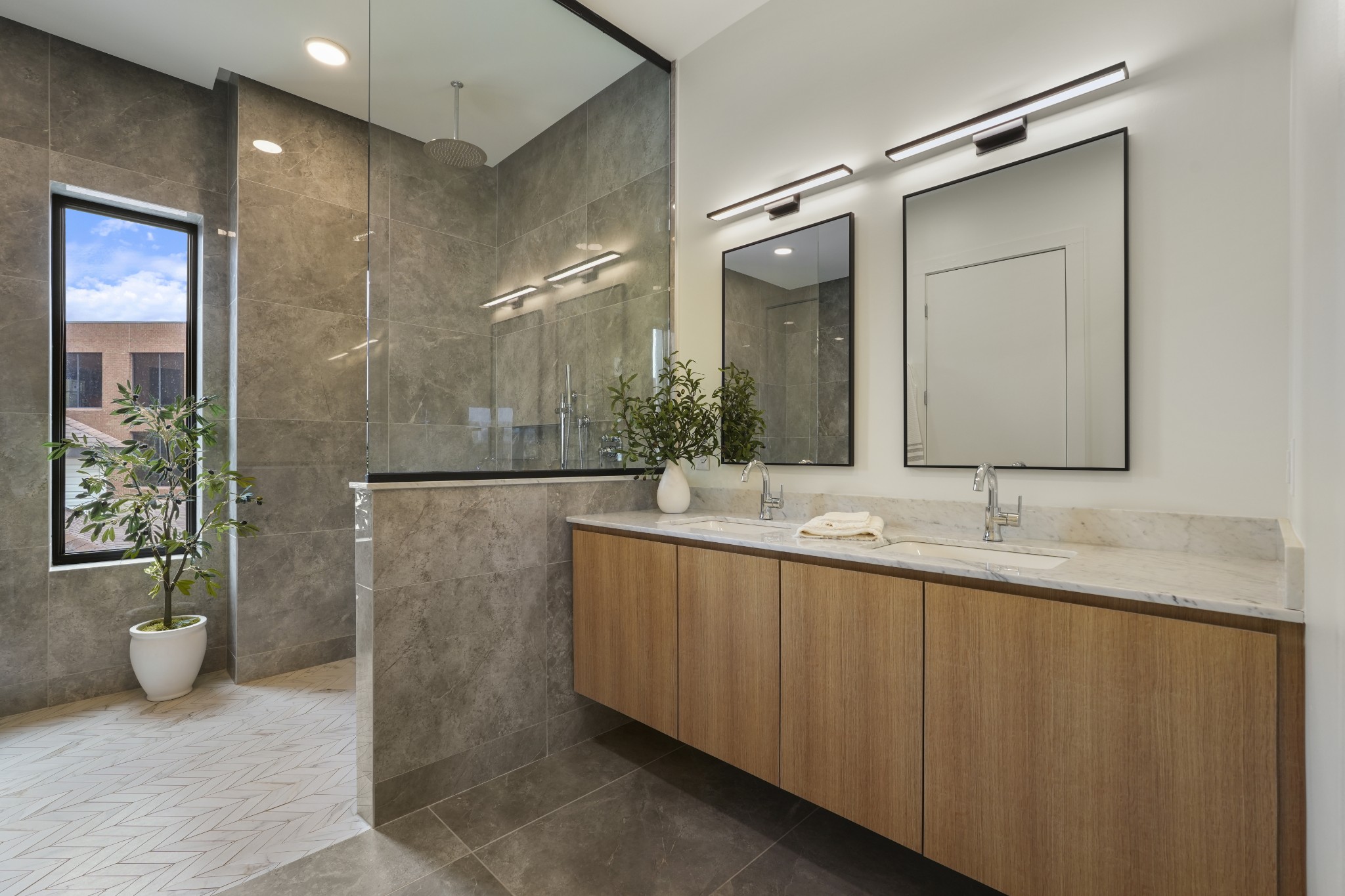 1030 17th Ave, S Unit: 301