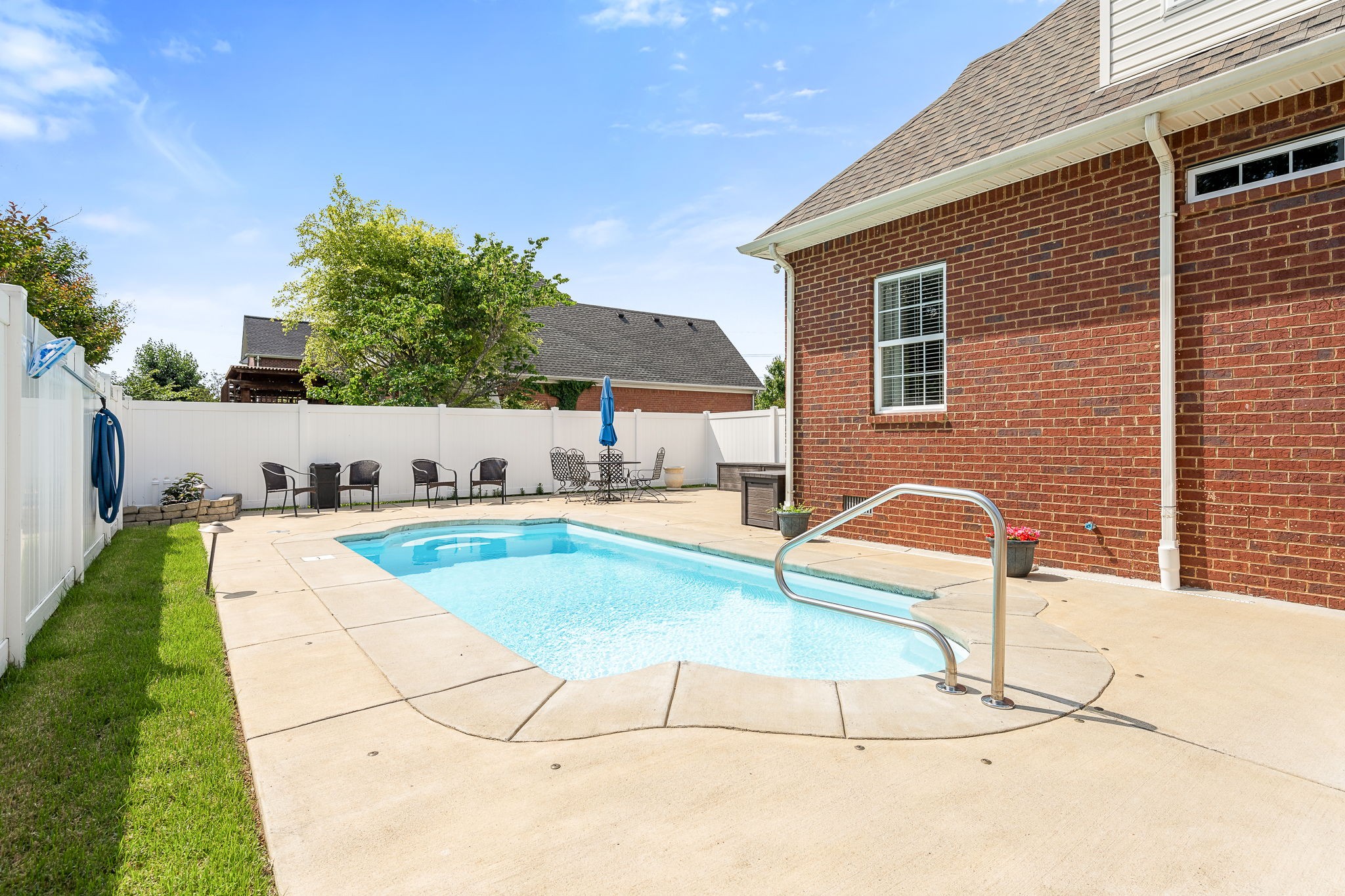 3307 Genoa Dr