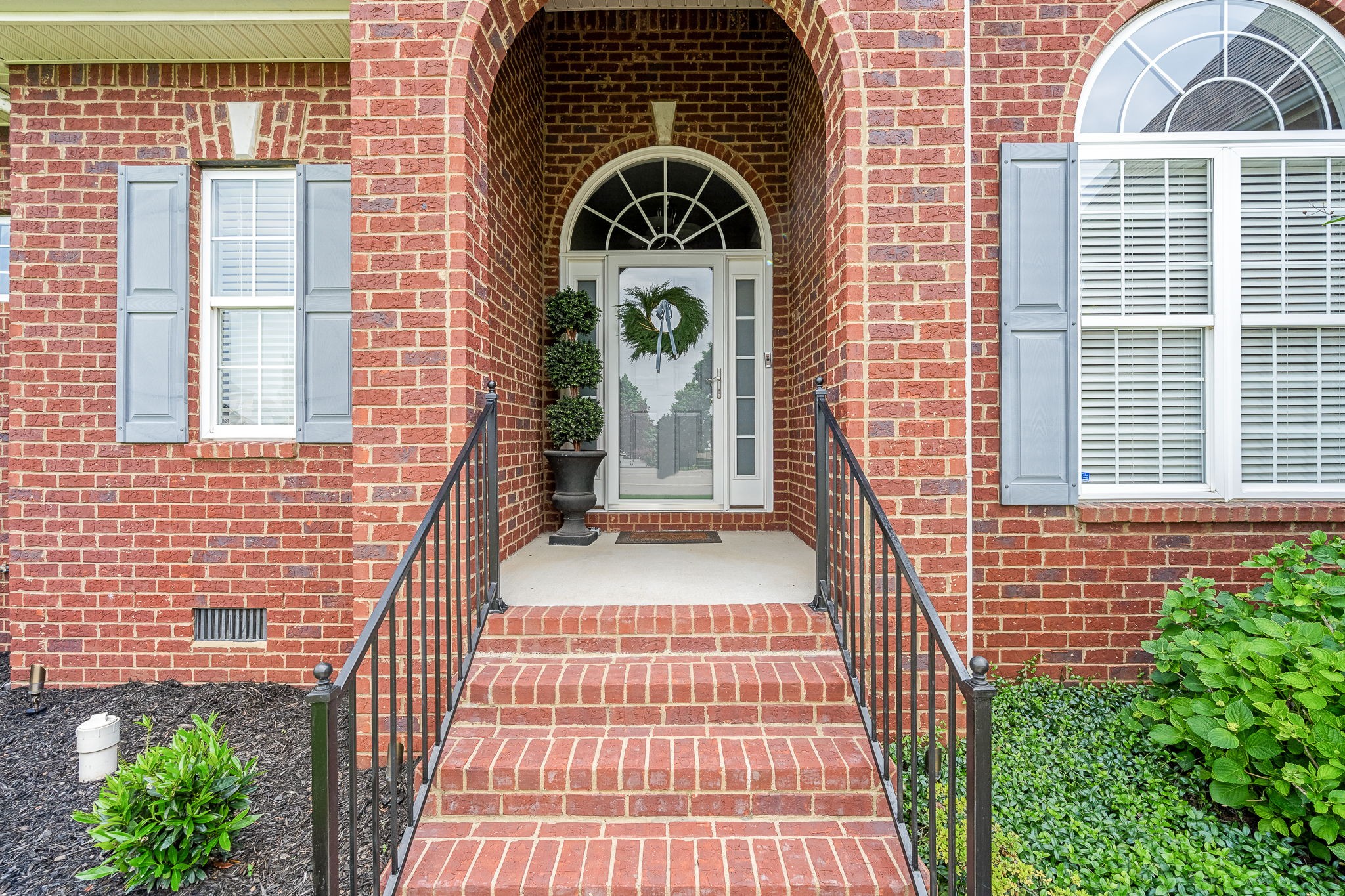 3307 Genoa Dr