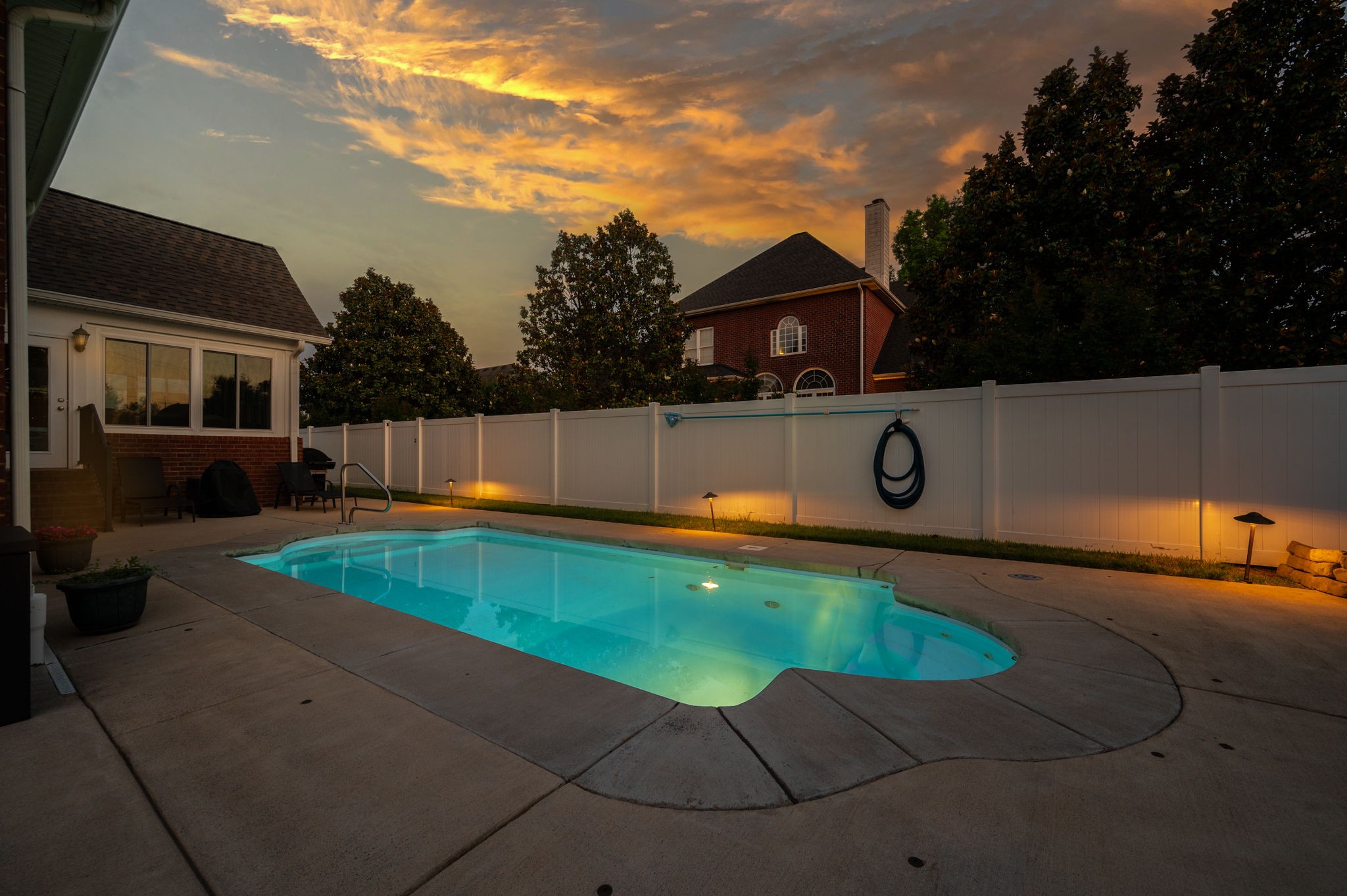 3307 Genoa Dr