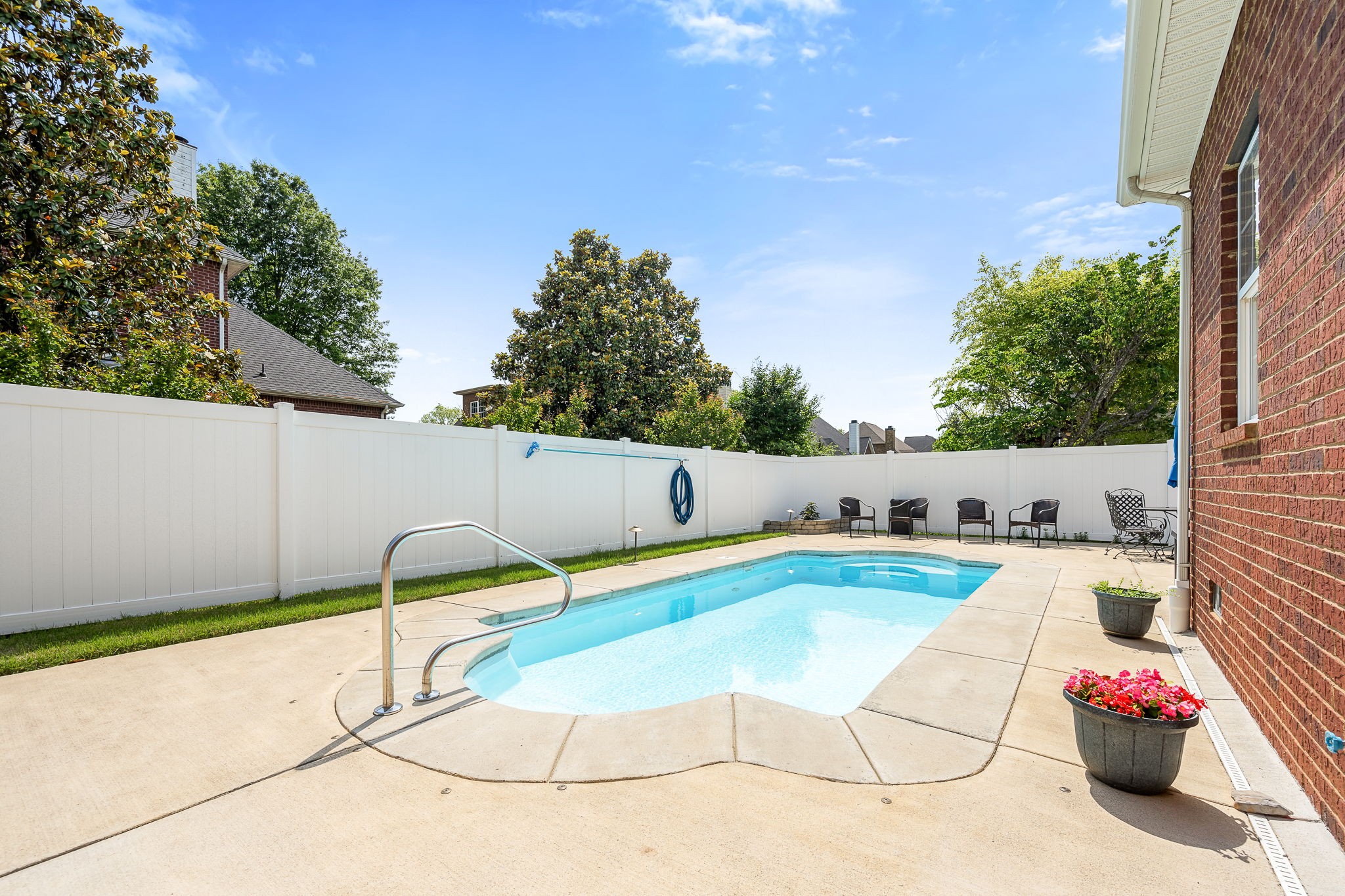 3307 Genoa Dr