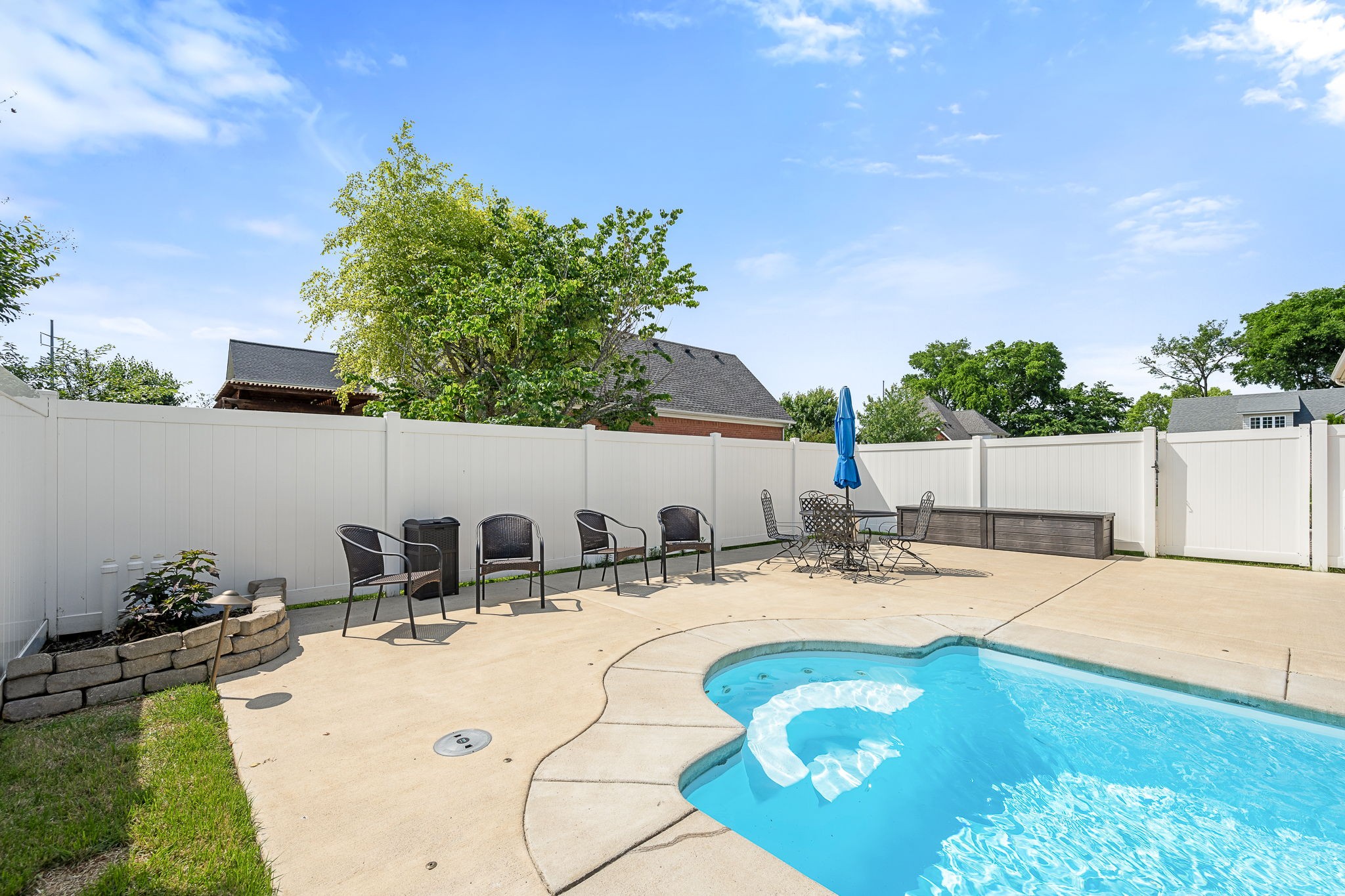 3307 Genoa Dr