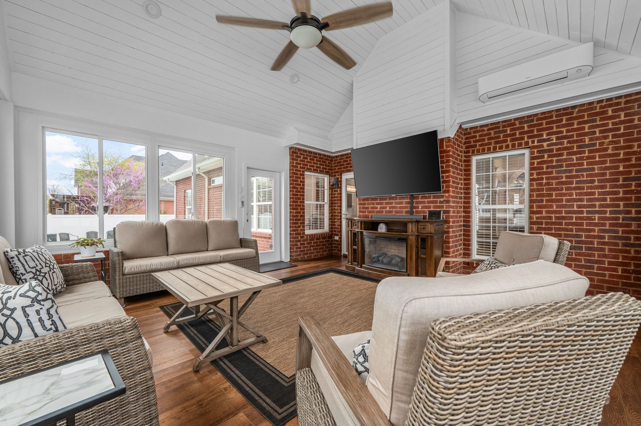 3307 Genoa Dr