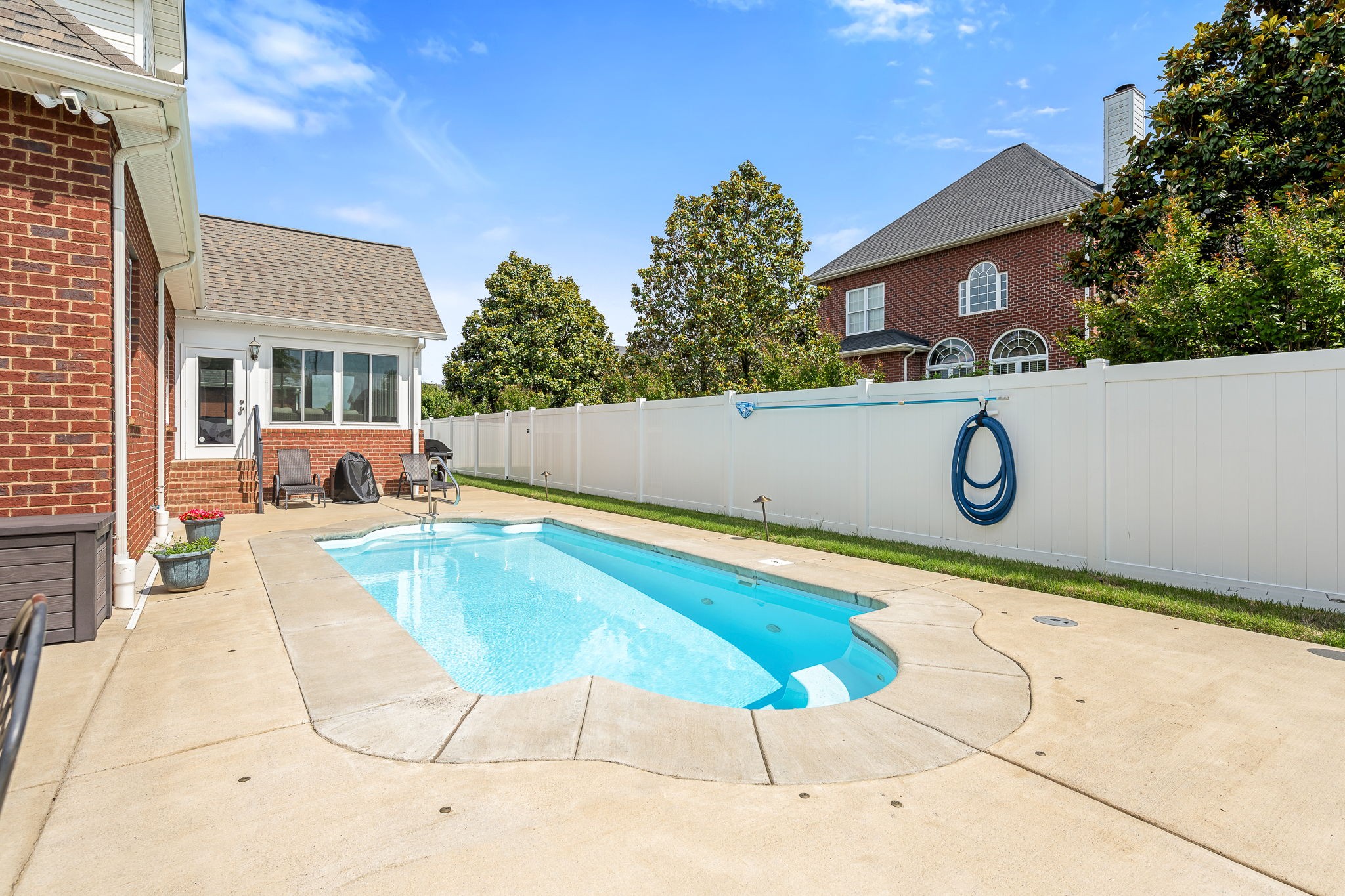 3307 Genoa Dr